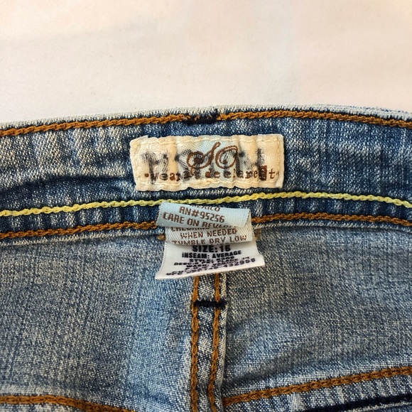 Women’s SO “Wear it declare it” Jeans SZ 15 Inseam 32” Flare Bottom Waist 31/33 - Picture 9 of 12